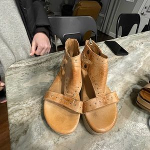 Bedstu platform leather sandals